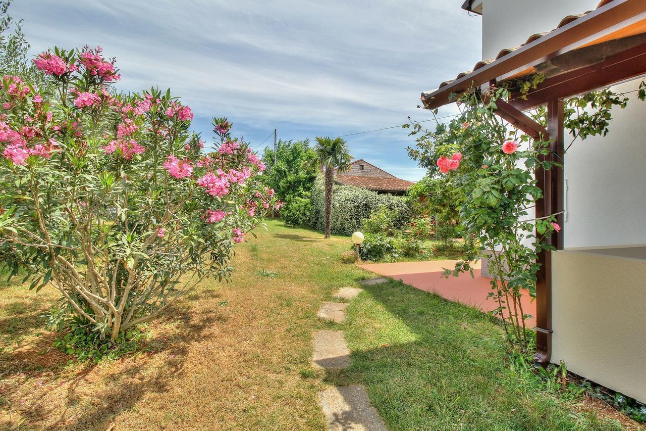 Nadia House With Apartments Zambratija  Exterior photo