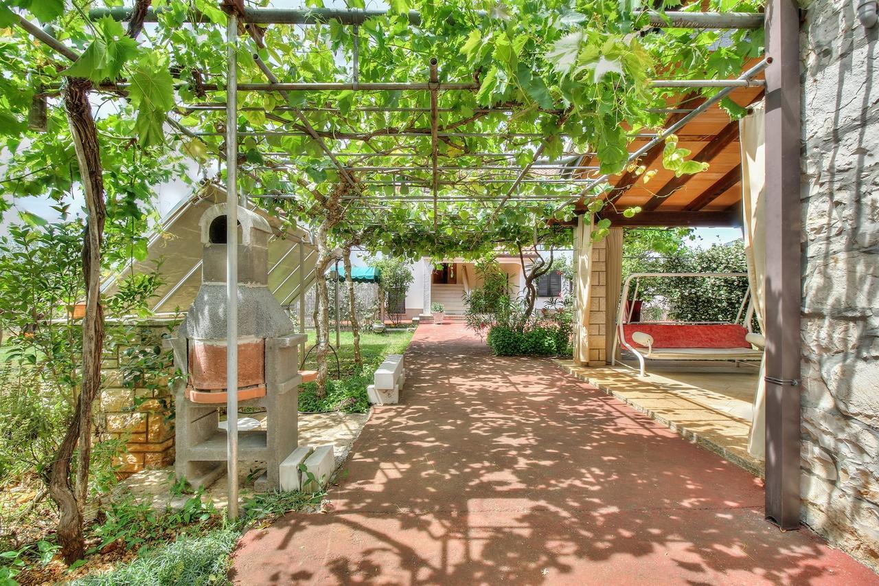 Nadia House With Apartments Zambratija  Exterior photo