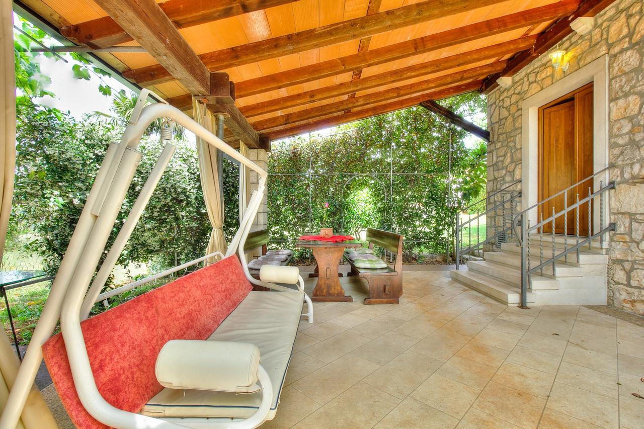 Nadia House With Apartments Zambratija  Room photo