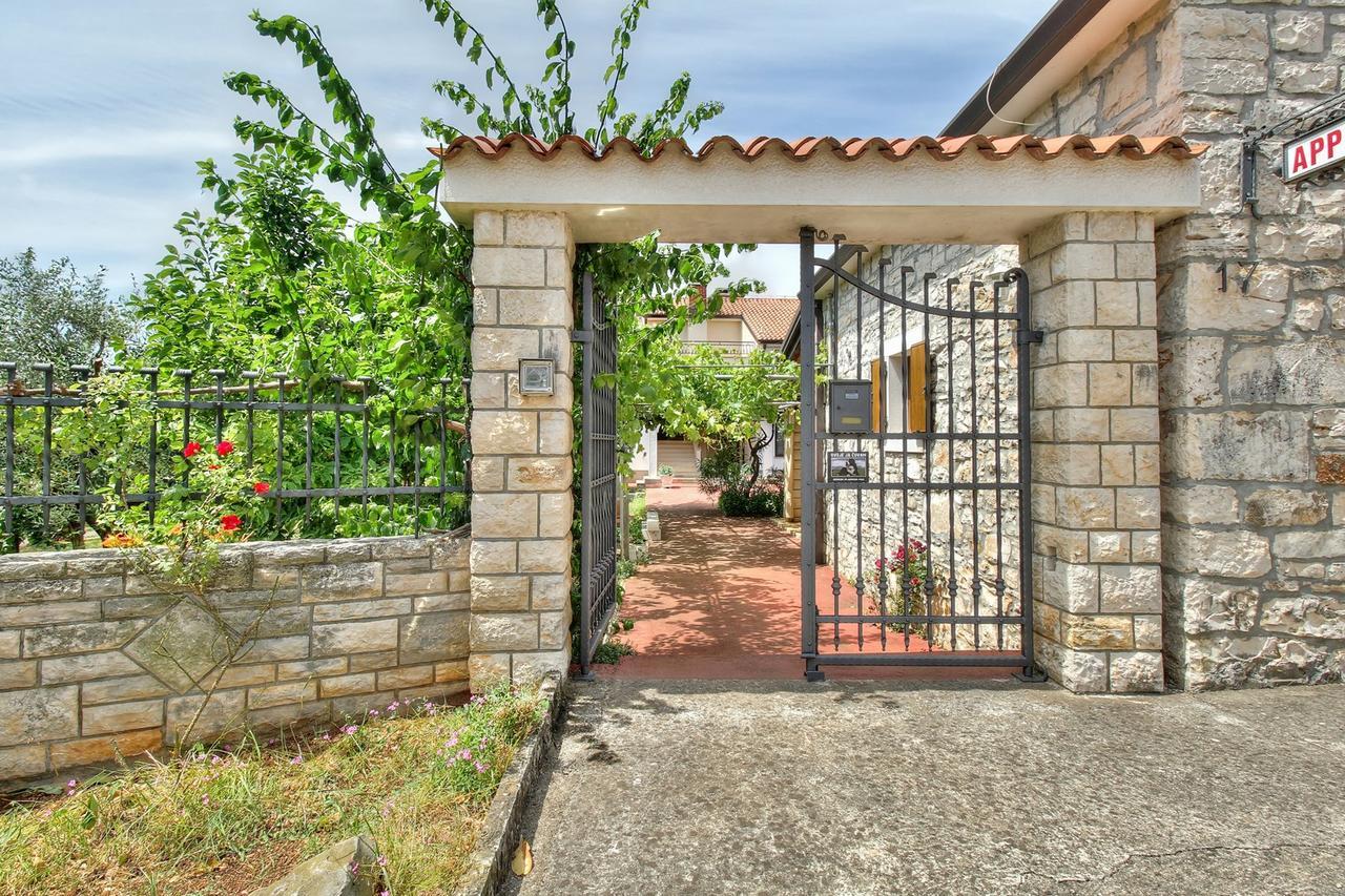 Nadia House With Apartments Zambratija  Exterior photo
